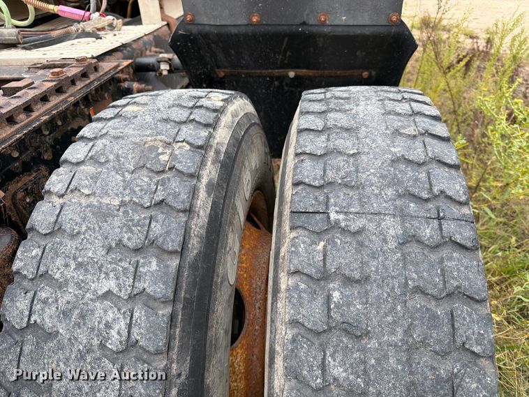 image for item FK3805 2006 Freightliner Columbia semi truck