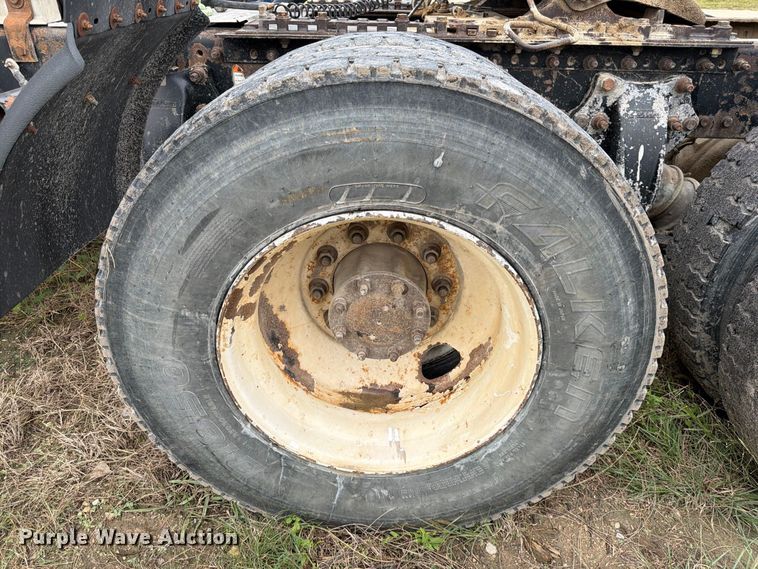 image for item FK3805 2006 Freightliner Columbia semi truck