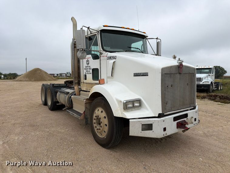 image for item FK3808 2014 Kenworth T800 semi truck