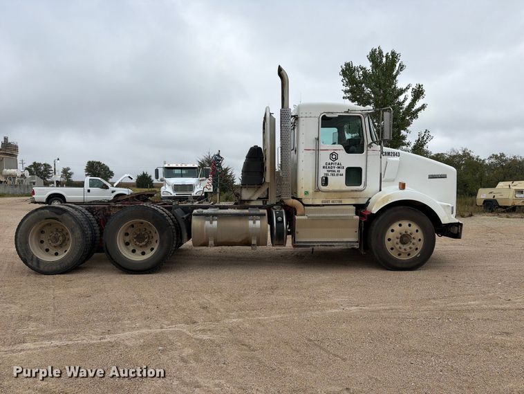 image for item FK3808 2014 Kenworth T800 semi truck