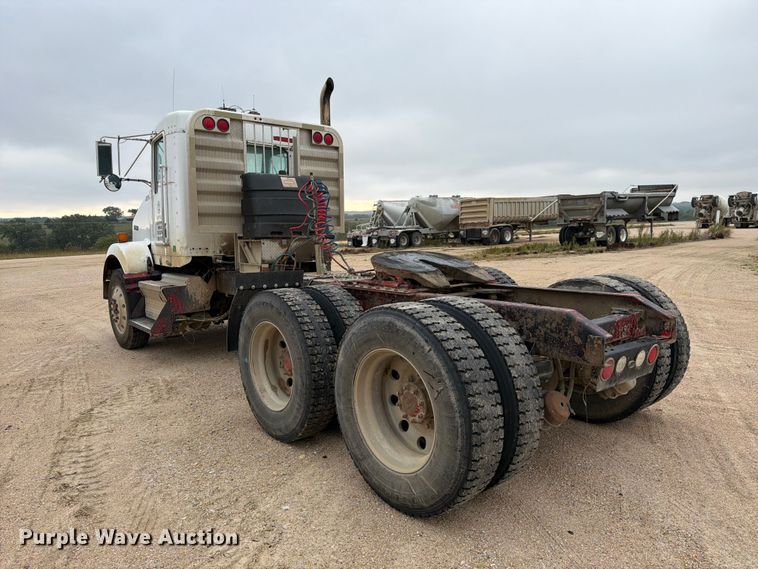 image for item FK3808 2014 Kenworth T800 semi truck
