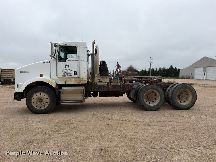 image for item FK3808 2014 Kenworth T800 semi truck