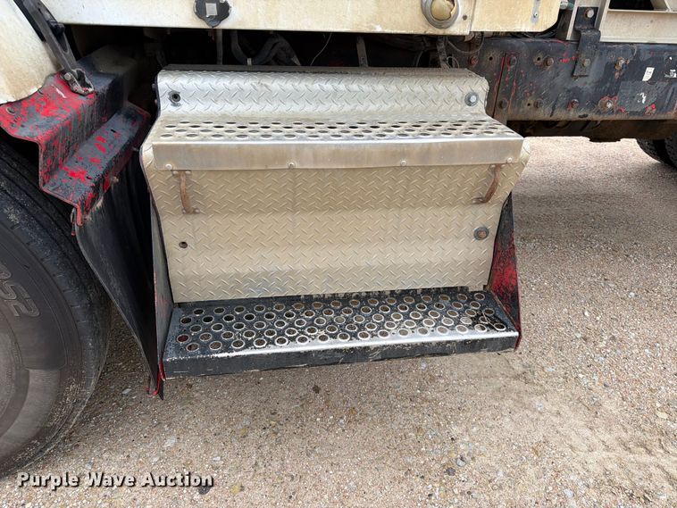 image for item FK3808 2014 Kenworth T800 semi truck