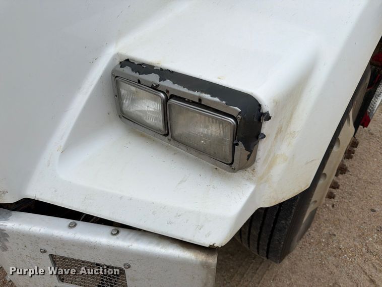 image for item FK3808 2014 Kenworth T800 semi truck