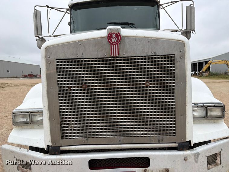 image for item FK3808 2014 Kenworth T800 semi truck