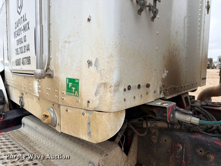 image for item FK3808 2014 Kenworth T800 semi truck