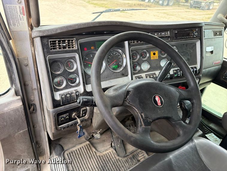 image for item FK3808 2014 Kenworth T800 semi truck