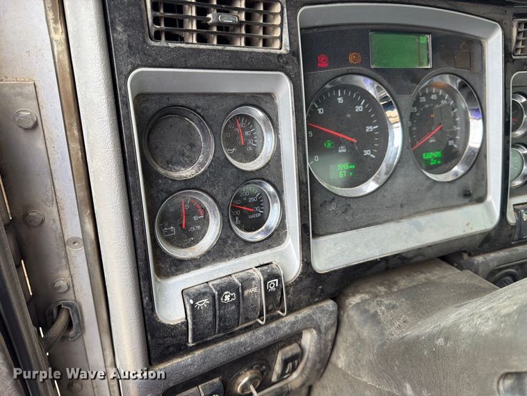 image for item FK3808 2014 Kenworth T800 semi truck