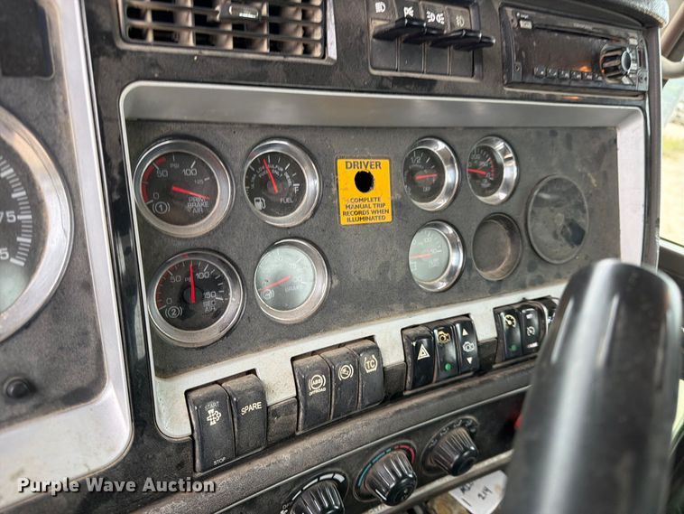 image for item FK3808 2014 Kenworth T800 semi truck