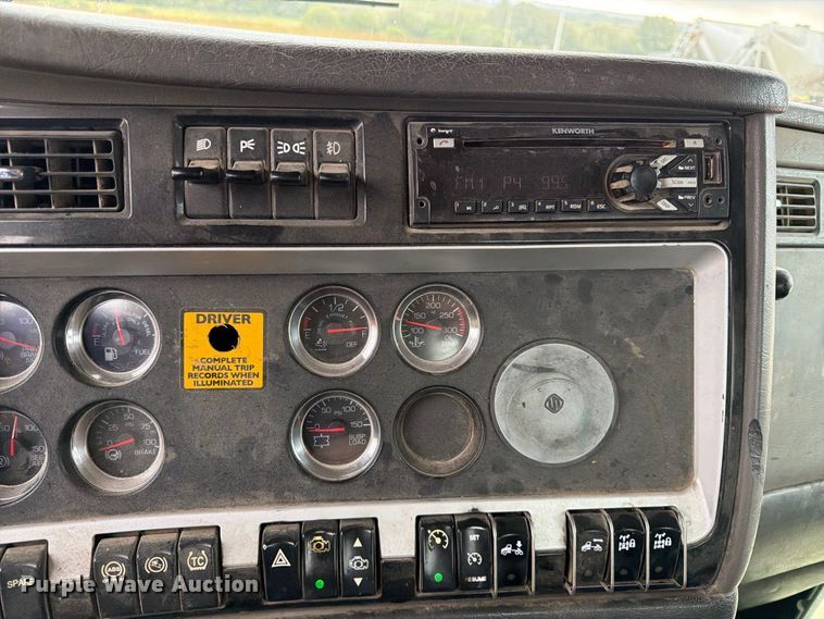 image for item FK3808 2014 Kenworth T800 semi truck