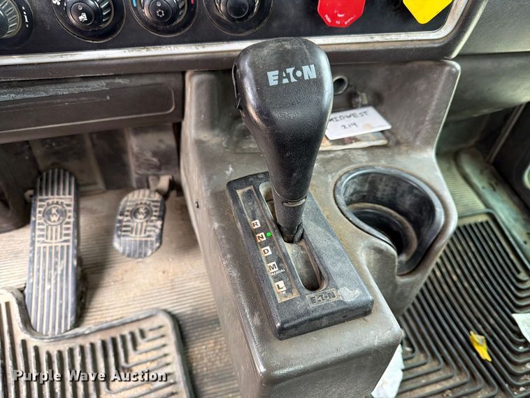 image for item FK3808 2014 Kenworth T800 semi truck