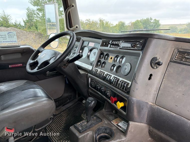 image for item FK3808 2014 Kenworth T800 semi truck
