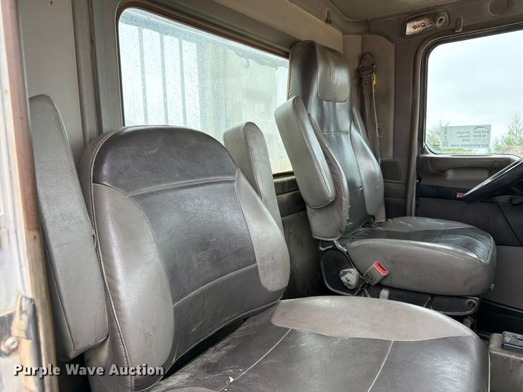 image for item FK3808 2014 Kenworth T800 semi truck