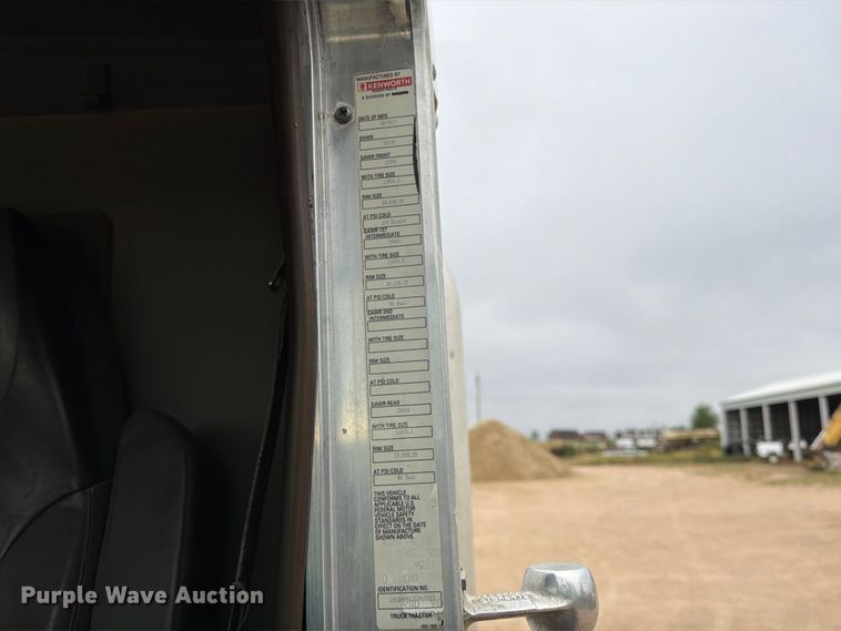 image for item FK3808 2014 Kenworth T800 semi truck