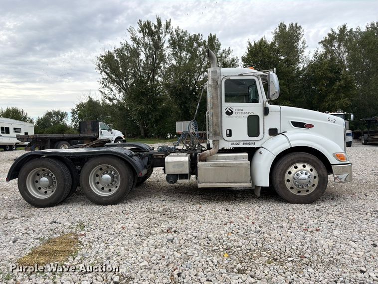 image for item FK3815 2012 Peterbilt 384 semi truck