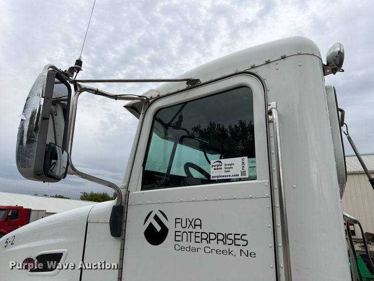 image for item FK3815 2012 Peterbilt 384 semi truck