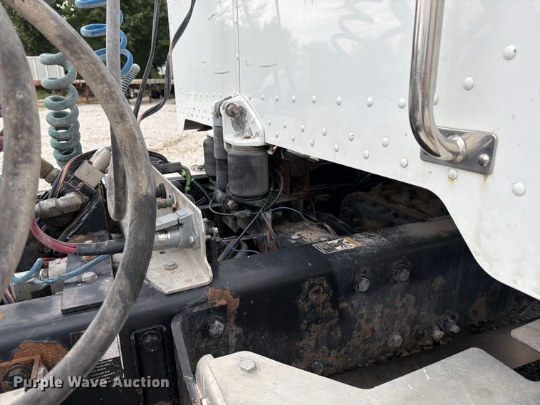 image for item FK3815 2012 Peterbilt 384 semi truck