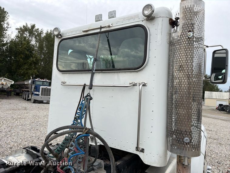 image for item FK3815 2012 Peterbilt 384 semi truck