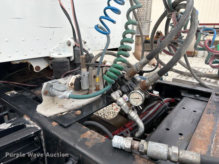 image for item FK3815 2012 Peterbilt 384 semi truck