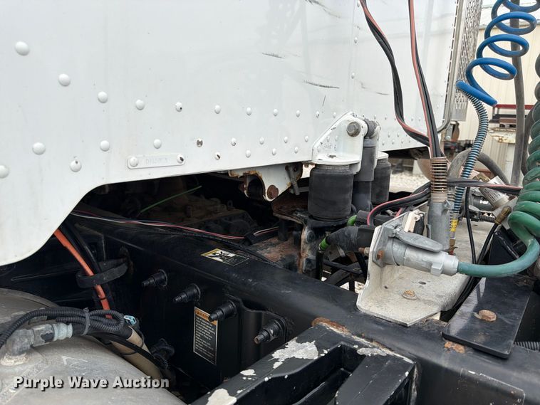 image for item FK3815 2012 Peterbilt 384 semi truck