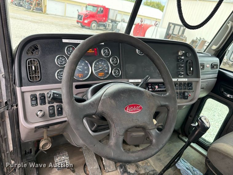 image for item FK3815 2012 Peterbilt 384 semi truck