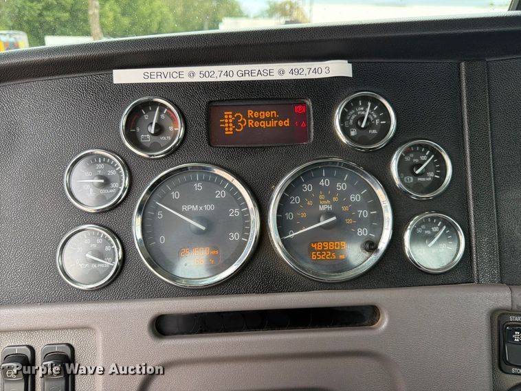 image for item FK3815 2012 Peterbilt 384 semi truck