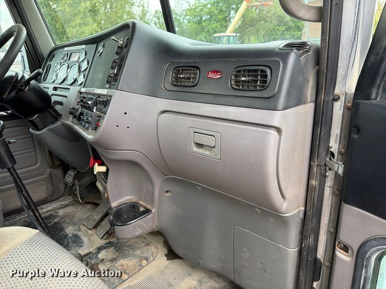 image for item FK3815 2012 Peterbilt 384 semi truck