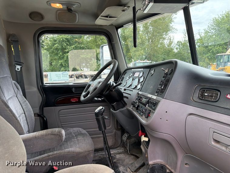 image for item FK3815 2012 Peterbilt 384 semi truck