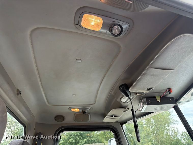 image for item FK3815 2012 Peterbilt 384 semi truck