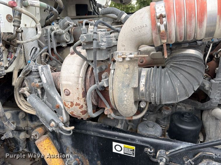 image for item FK3815 2012 Peterbilt 384 semi truck