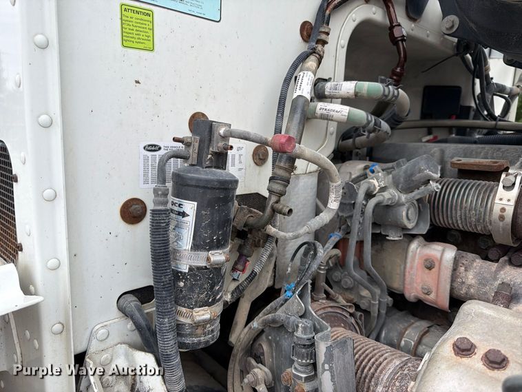 image for item FK3815 2012 Peterbilt 384 semi truck