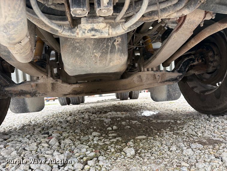 image for item FK3815 2012 Peterbilt 384 semi truck