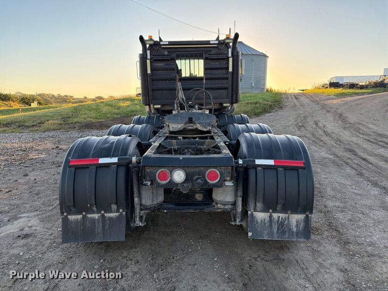 image for item FK3817 2000 Mack CH613 semi truck