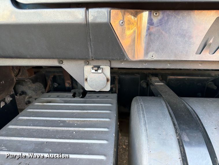 image for item FK3817 2000 Mack CH613 semi truck