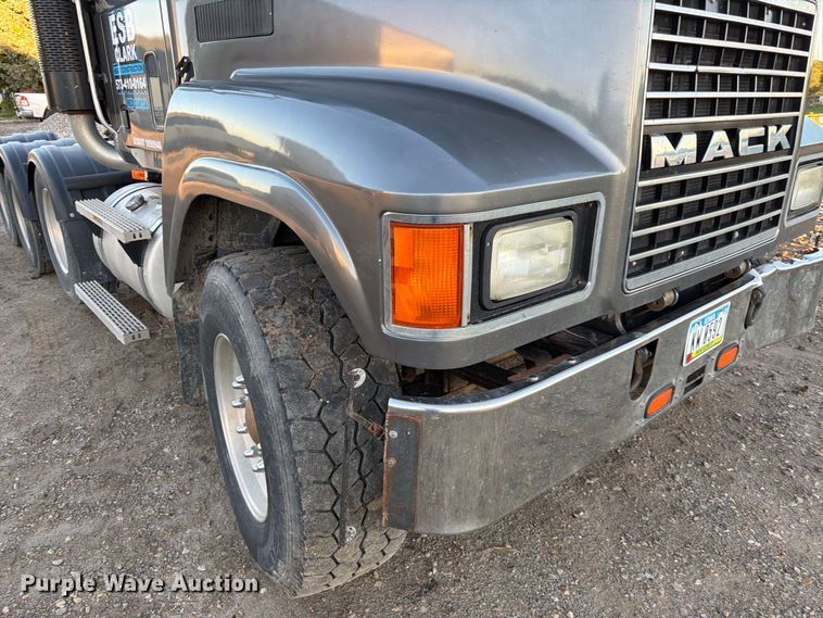 image for item FK3817 2000 Mack CH613 semi truck