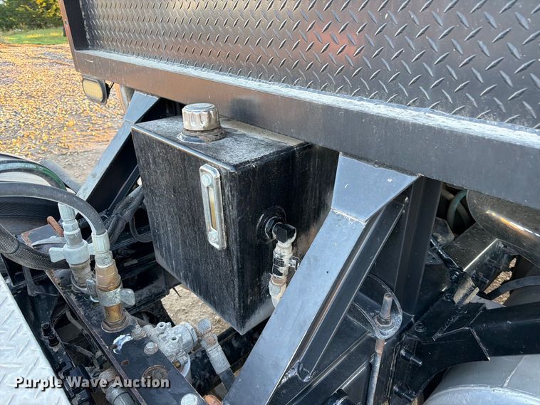 image for item FK3817 2000 Mack CH613 semi truck