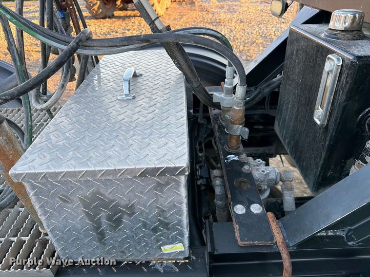 image for item FK3817 2000 Mack CH613 semi truck