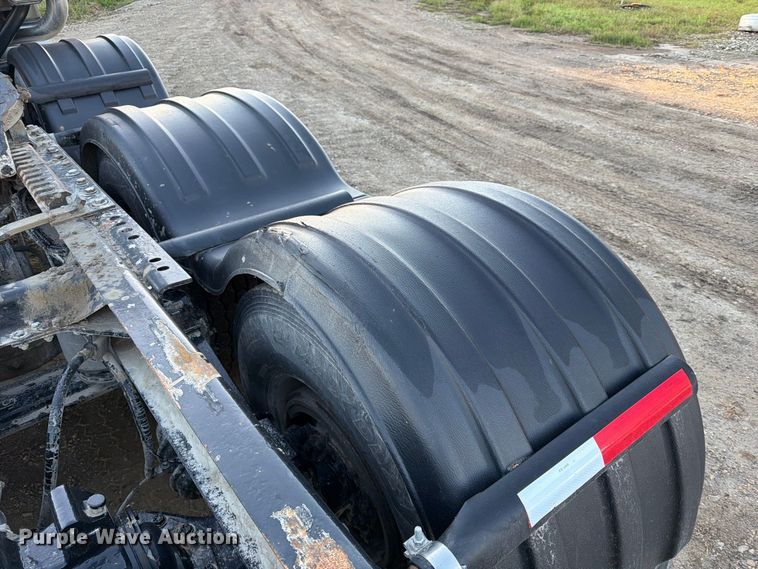 image for item FK3817 2000 Mack CH613 semi truck