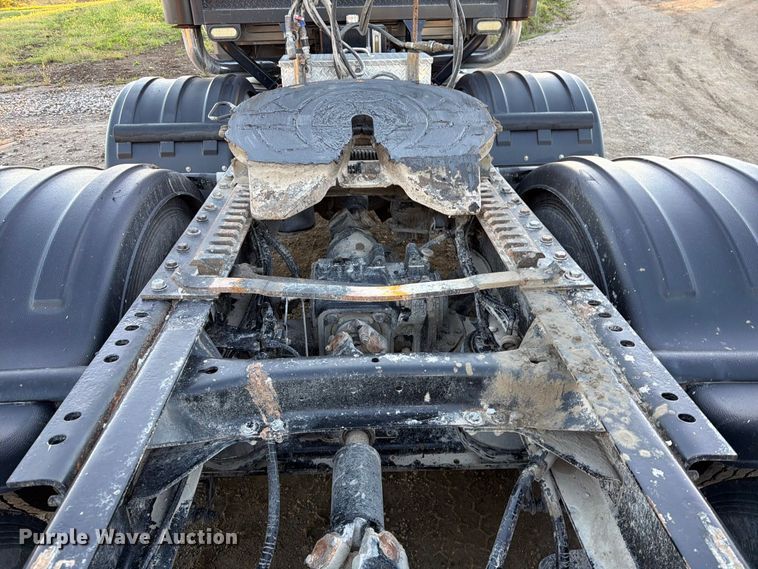 image for item FK3817 2000 Mack CH613 semi truck