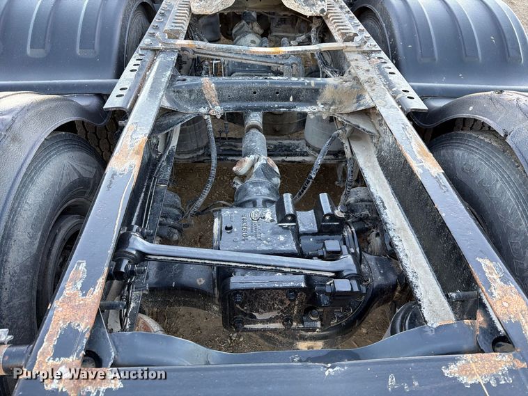 image for item FK3817 2000 Mack CH613 semi truck