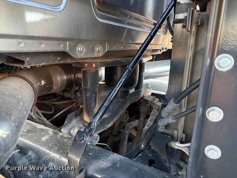 image for item FK3817 2000 Mack CH613 semi truck