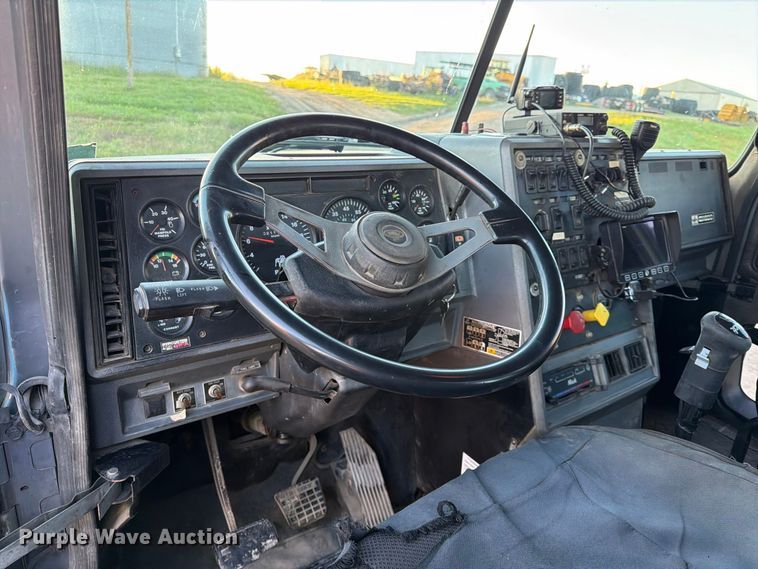 image for item FK3817 2000 Mack CH613 semi truck