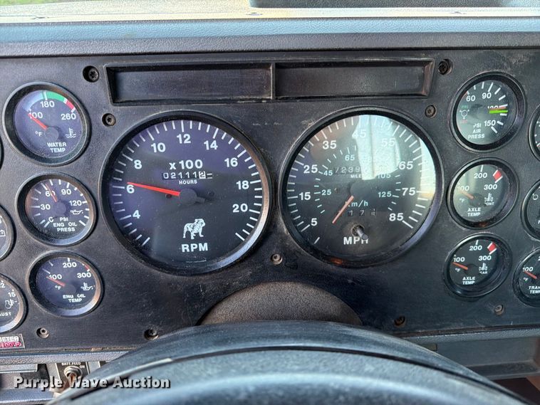 image for item FK3817 2000 Mack CH613 semi truck
