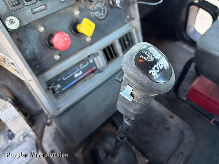 image for item FK3817 2000 Mack CH613 semi truck