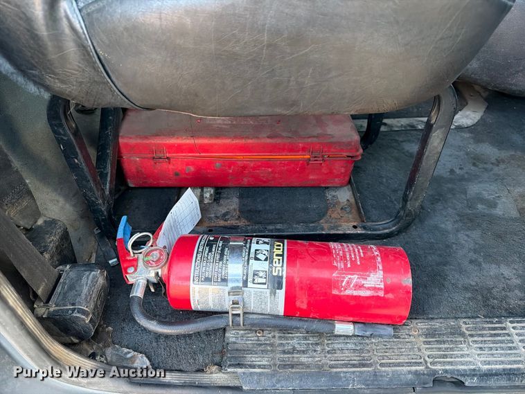 image for item FK3817 2000 Mack CH613 semi truck