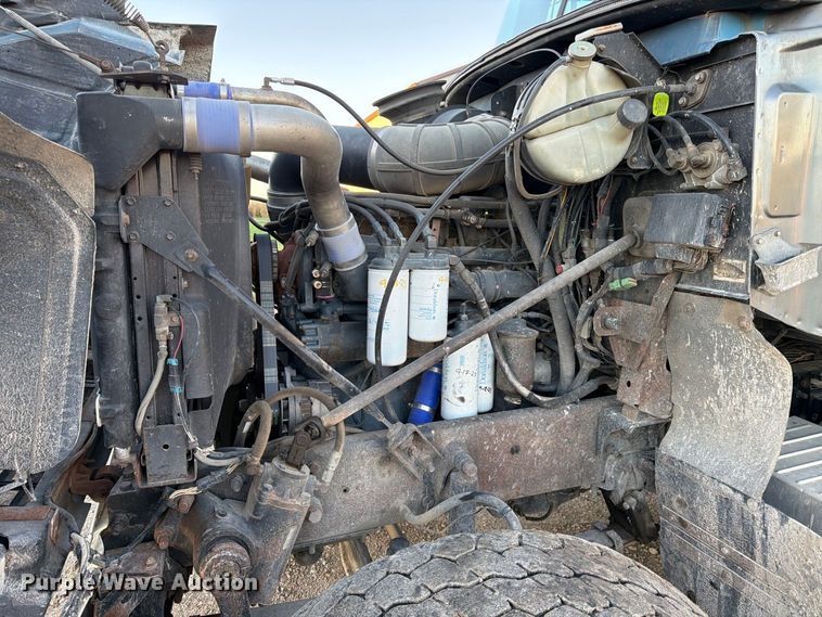 image for item FK3817 2000 Mack CH613 semi truck