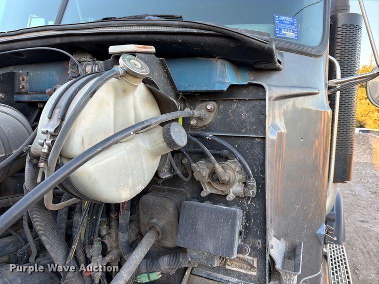 image for item FK3817 2000 Mack CH613 semi truck