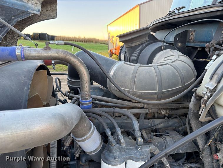 image for item FK3817 2000 Mack CH613 semi truck