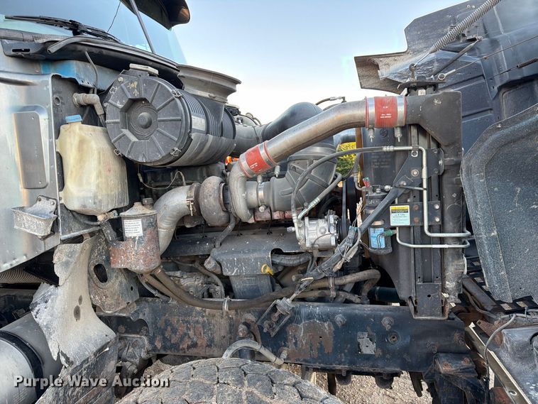 image for item FK3817 2000 Mack CH613 semi truck
