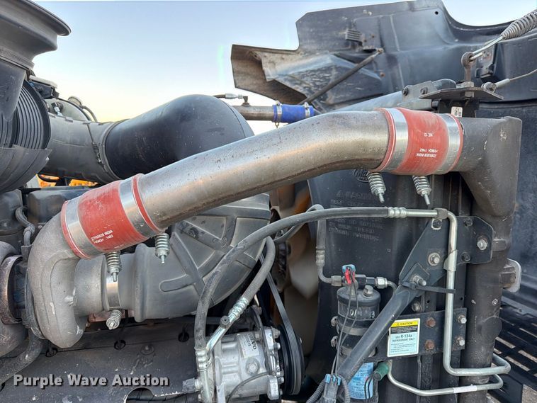 image for item FK3817 2000 Mack CH613 semi truck